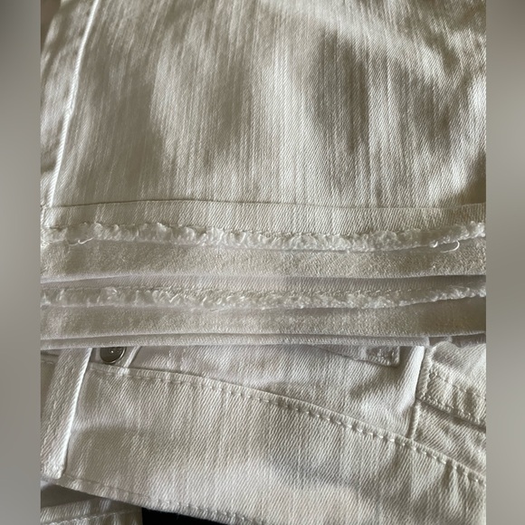 Nine West White Chrystie Embroidered Floral Capri Jeans, Great for Summer, 4 - Picture 6 of 10